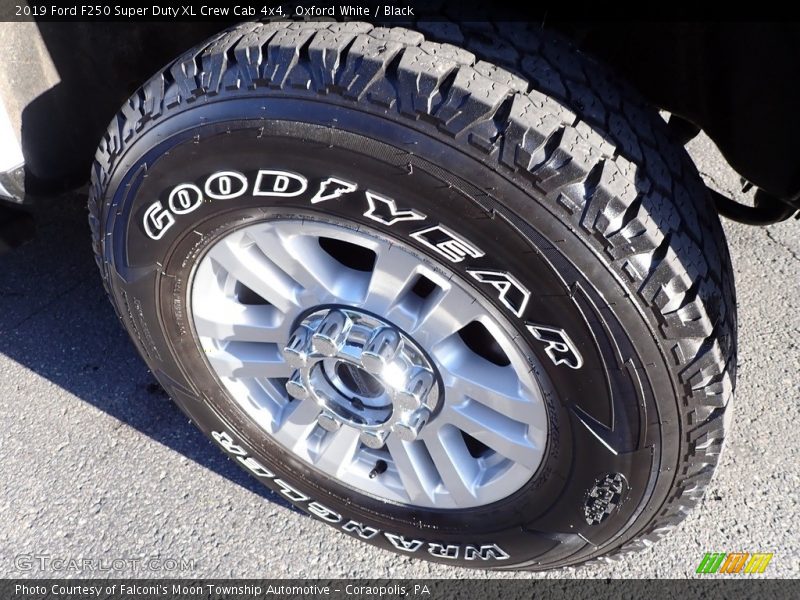 Oxford White / Black 2019 Ford F250 Super Duty XL Crew Cab 4x4