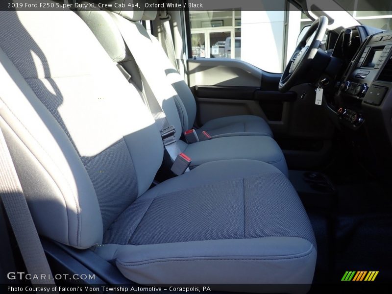 Oxford White / Black 2019 Ford F250 Super Duty XL Crew Cab 4x4