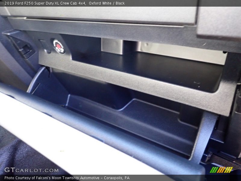 Oxford White / Black 2019 Ford F250 Super Duty XL Crew Cab 4x4