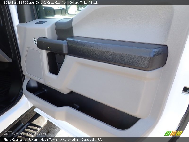 Oxford White / Black 2019 Ford F250 Super Duty XL Crew Cab 4x4
