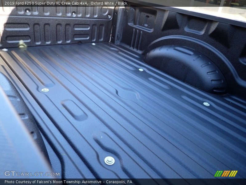 Oxford White / Black 2019 Ford F250 Super Duty XL Crew Cab 4x4