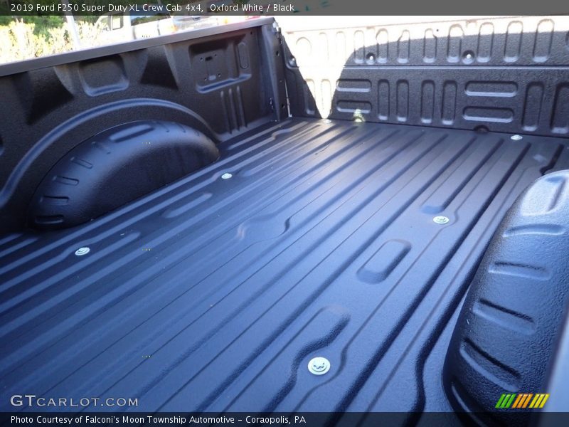 Oxford White / Black 2019 Ford F250 Super Duty XL Crew Cab 4x4