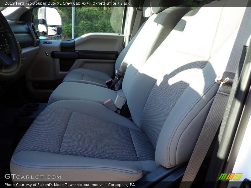 Oxford White / Black 2019 Ford F250 Super Duty XL Crew Cab 4x4