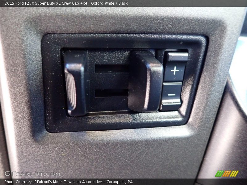 Oxford White / Black 2019 Ford F250 Super Duty XL Crew Cab 4x4