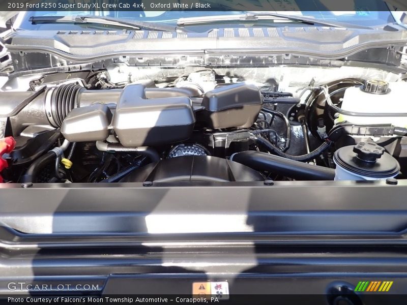 Oxford White / Black 2019 Ford F250 Super Duty XL Crew Cab 4x4