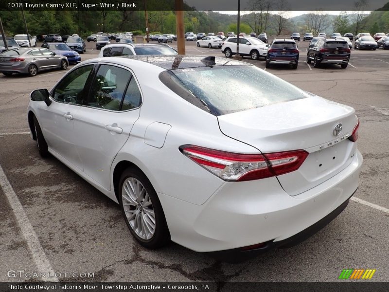 Super White / Black 2018 Toyota Camry XLE
