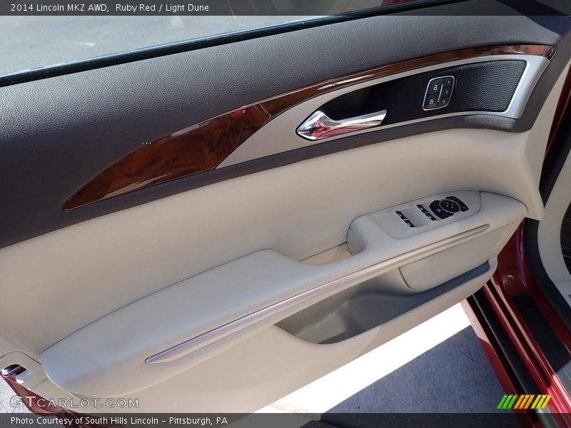 Door Panel of 2014 MKZ AWD
