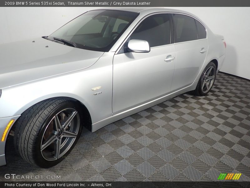 Titanium Silver Metallic / Grey Dakota Leather 2009 BMW 5 Series 535xi Sedan