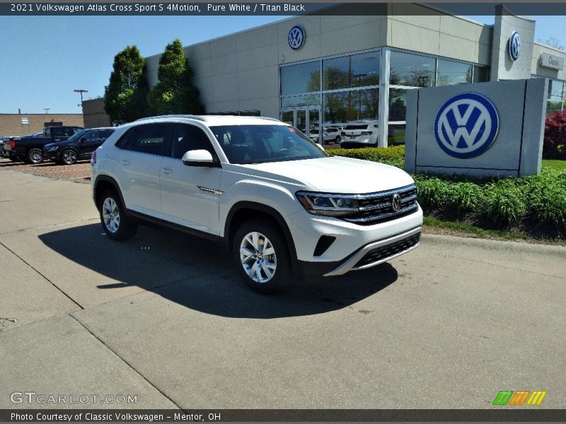 Front 3/4 View of 2021 Atlas Cross Sport S 4Motion