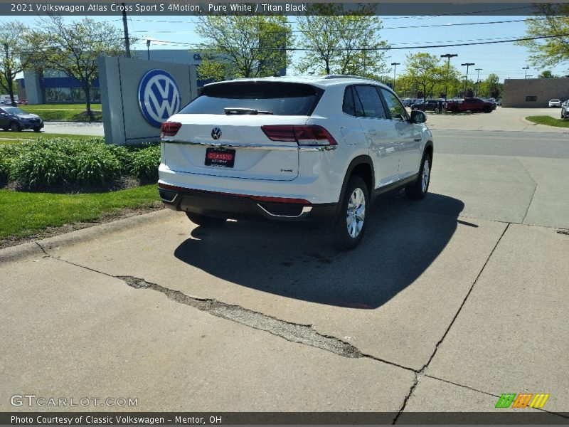 Pure White / Titan Black 2021 Volkswagen Atlas Cross Sport S 4Motion