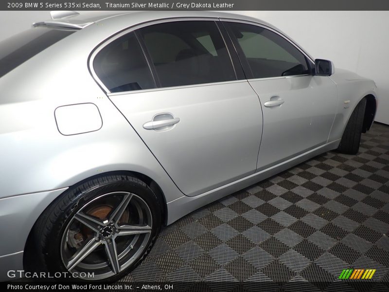 Titanium Silver Metallic / Grey Dakota Leather 2009 BMW 5 Series 535xi Sedan
