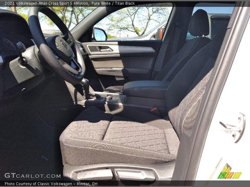 Pure White / Titan Black 2021 Volkswagen Atlas Cross Sport S 4Motion