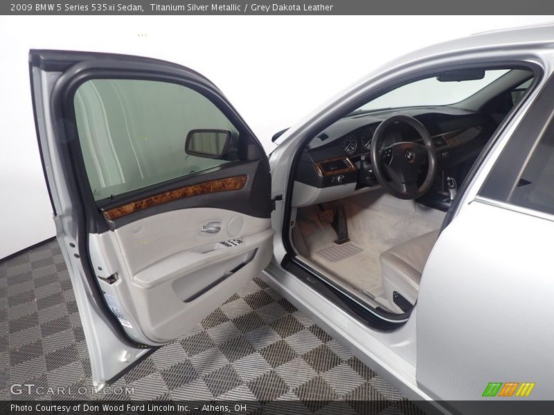 Titanium Silver Metallic / Grey Dakota Leather 2009 BMW 5 Series 535xi Sedan