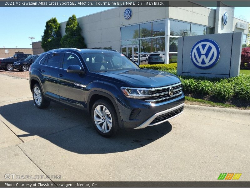 Front 3/4 View of 2021 Atlas Cross Sport SEL 4Motion