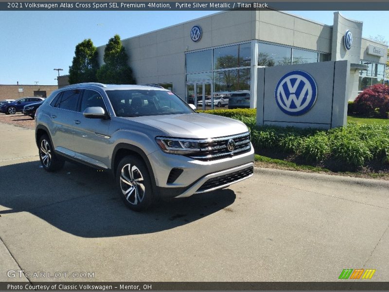 Front 3/4 View of 2021 Atlas Cross Sport SEL Premium 4Motion