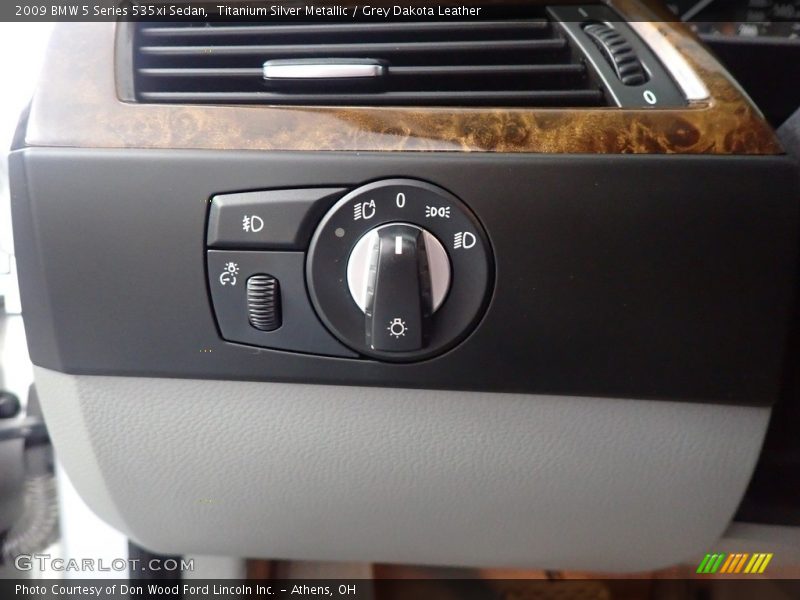 Titanium Silver Metallic / Grey Dakota Leather 2009 BMW 5 Series 535xi Sedan