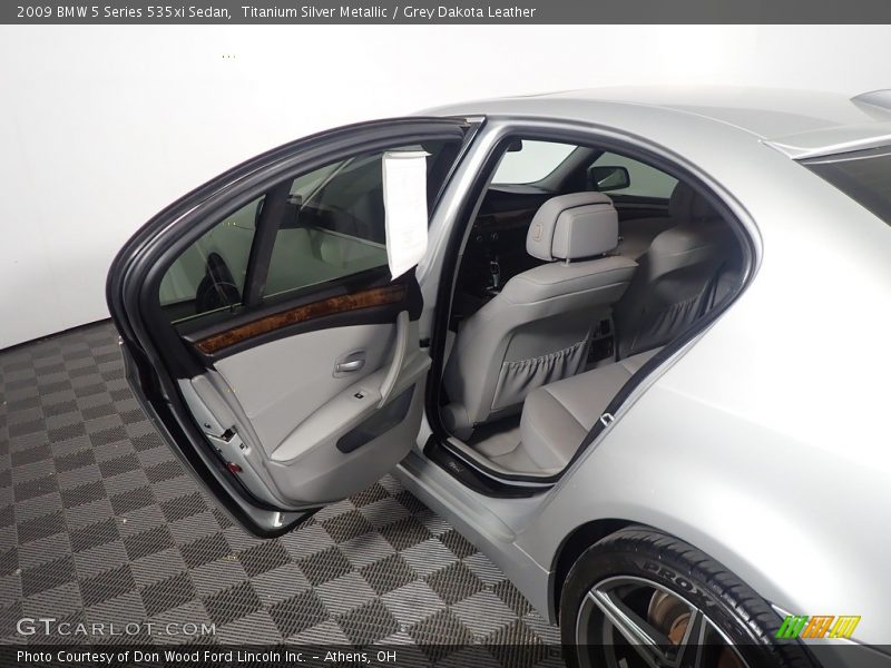 Titanium Silver Metallic / Grey Dakota Leather 2009 BMW 5 Series 535xi Sedan