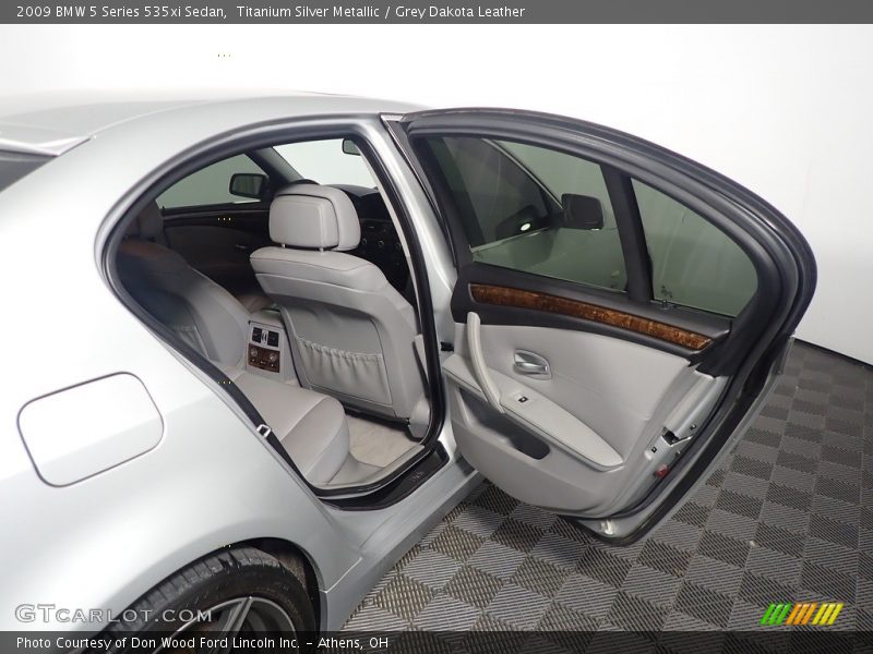 Titanium Silver Metallic / Grey Dakota Leather 2009 BMW 5 Series 535xi Sedan