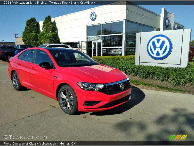 Front 3/4 View of 2021 Jetta R-Line