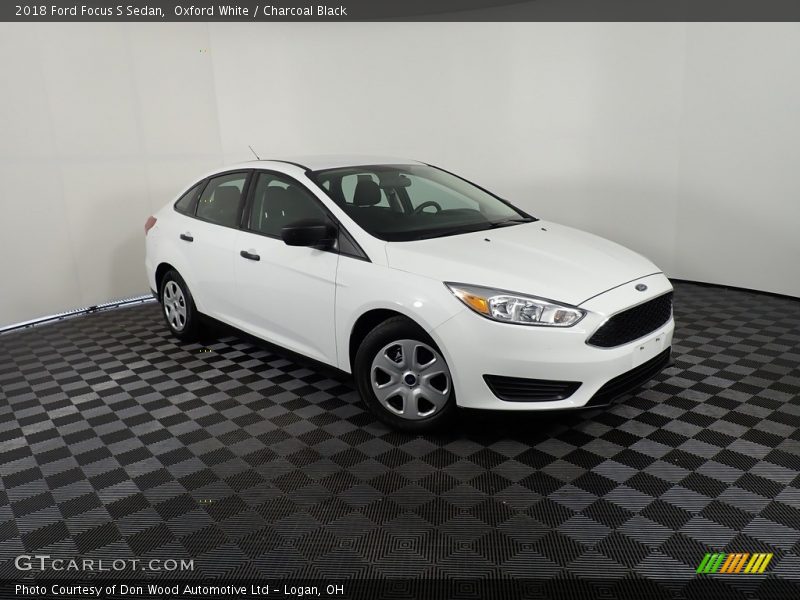 Oxford White / Charcoal Black 2018 Ford Focus S Sedan