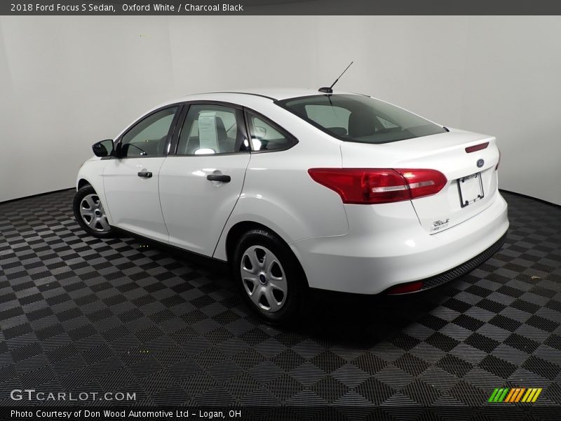 Oxford White / Charcoal Black 2018 Ford Focus S Sedan