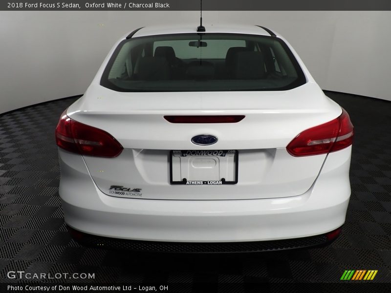 Oxford White / Charcoal Black 2018 Ford Focus S Sedan