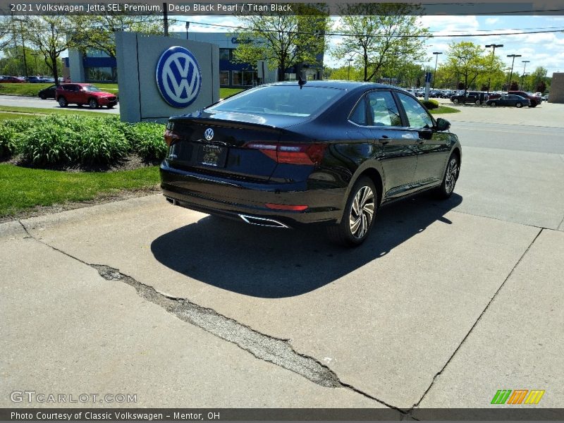 Deep Black Pearl / Titan Black 2021 Volkswagen Jetta SEL Premium