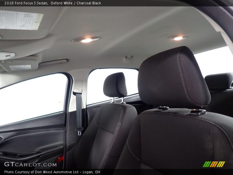 Oxford White / Charcoal Black 2018 Ford Focus S Sedan