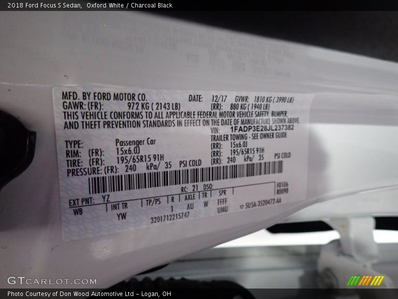 Oxford White / Charcoal Black 2018 Ford Focus S Sedan