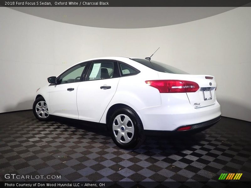 Oxford White / Charcoal Black 2018 Ford Focus S Sedan