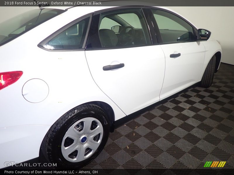 Oxford White / Charcoal Black 2018 Ford Focus S Sedan