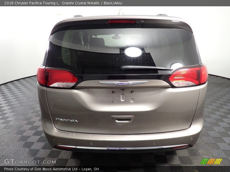 Granite Crystal Metallic / Black/Alloy 2018 Chrysler Pacifica Touring L