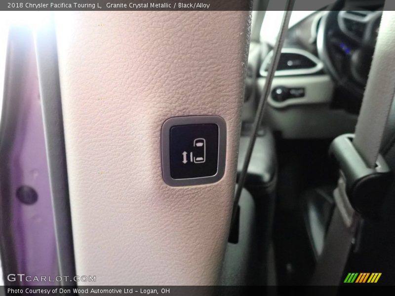 Granite Crystal Metallic / Black/Alloy 2018 Chrysler Pacifica Touring L
