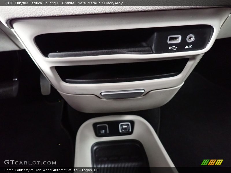 Granite Crystal Metallic / Black/Alloy 2018 Chrysler Pacifica Touring L
