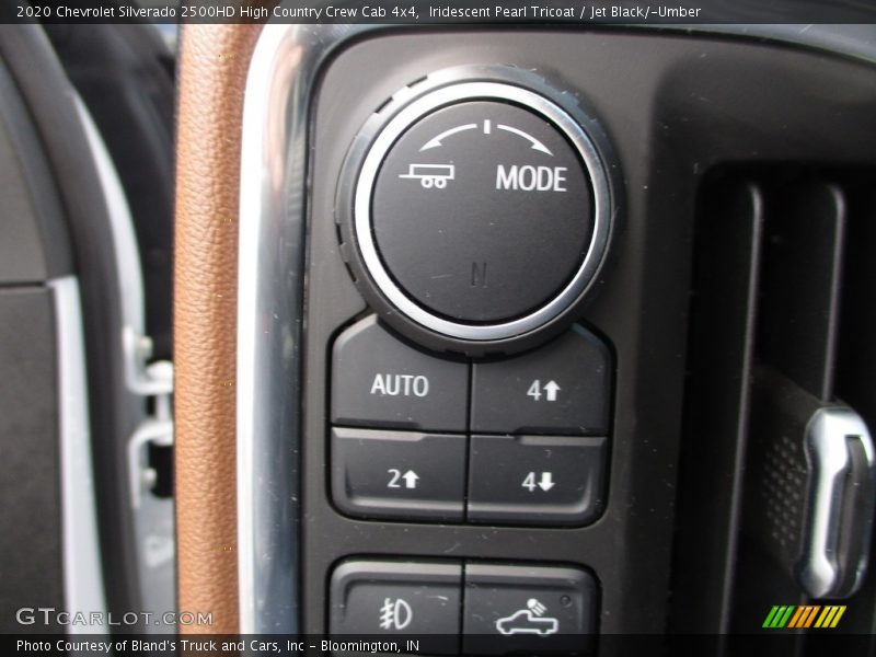 Iridescent Pearl Tricoat / Jet Black/­Umber 2020 Chevrolet Silverado 2500HD High Country Crew Cab 4x4