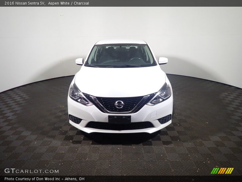 Aspen White / Charcoal 2016 Nissan Sentra SV