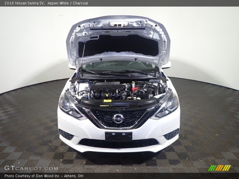 Aspen White / Charcoal 2016 Nissan Sentra SV