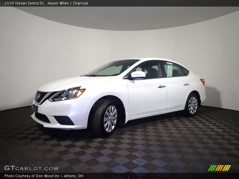 Aspen White / Charcoal 2016 Nissan Sentra SV