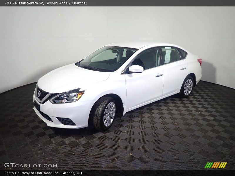 Aspen White / Charcoal 2016 Nissan Sentra SV