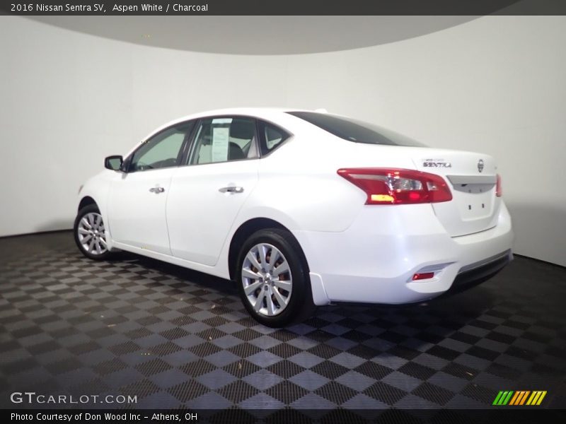 Aspen White / Charcoal 2016 Nissan Sentra SV