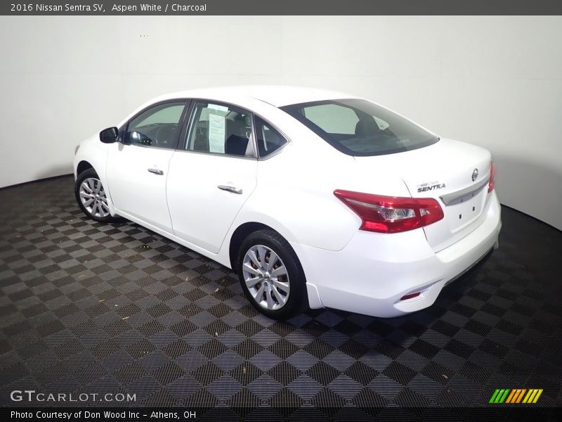 Aspen White / Charcoal 2016 Nissan Sentra SV