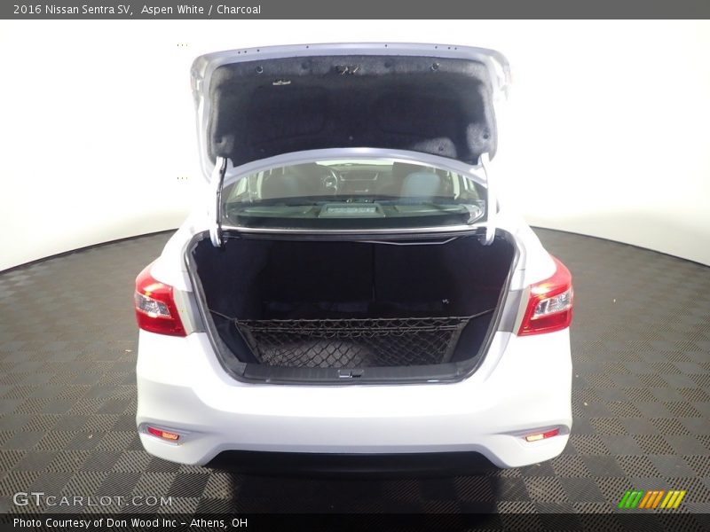 Aspen White / Charcoal 2016 Nissan Sentra SV