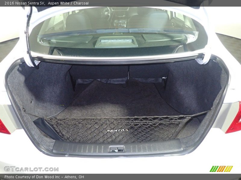 Aspen White / Charcoal 2016 Nissan Sentra SV