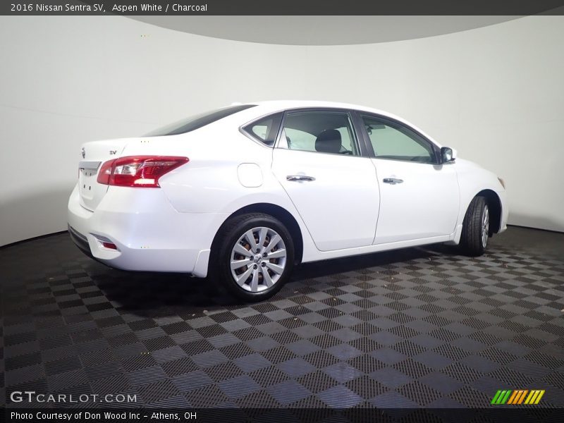 Aspen White / Charcoal 2016 Nissan Sentra SV