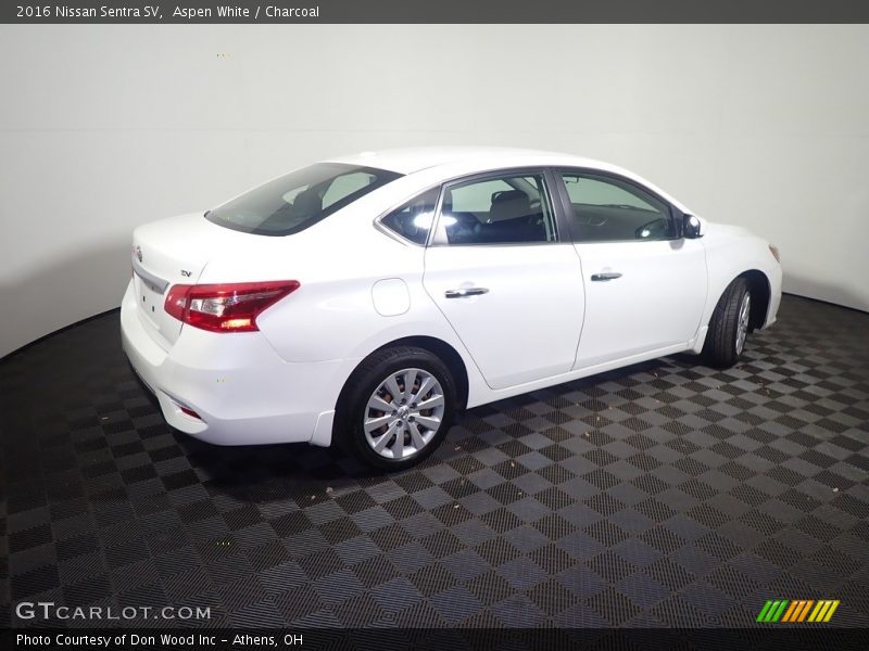Aspen White / Charcoal 2016 Nissan Sentra SV