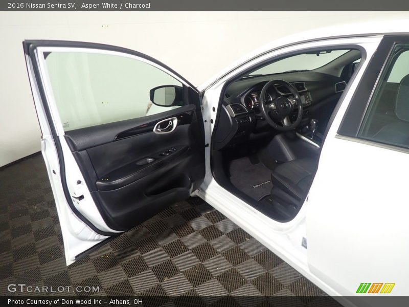 Aspen White / Charcoal 2016 Nissan Sentra SV