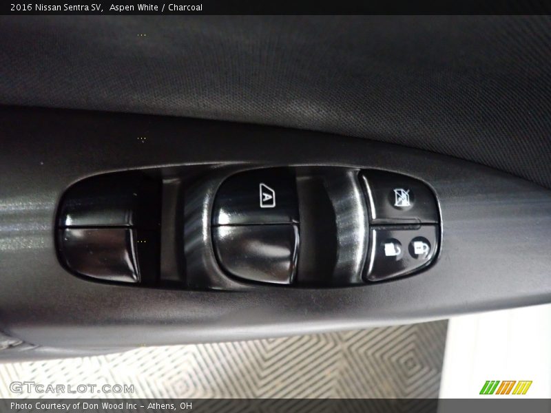 Aspen White / Charcoal 2016 Nissan Sentra SV