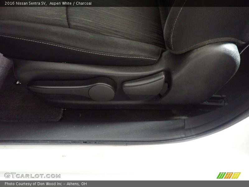 Aspen White / Charcoal 2016 Nissan Sentra SV
