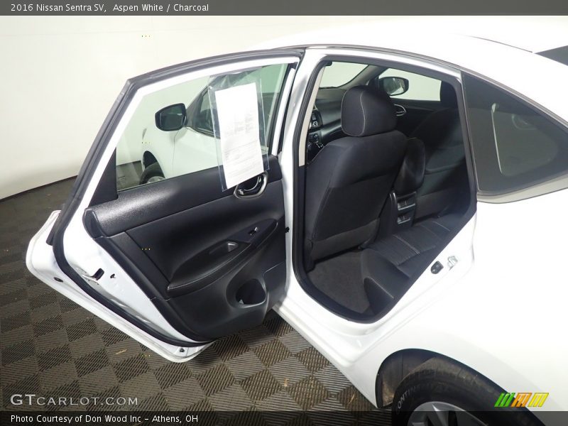 Aspen White / Charcoal 2016 Nissan Sentra SV
