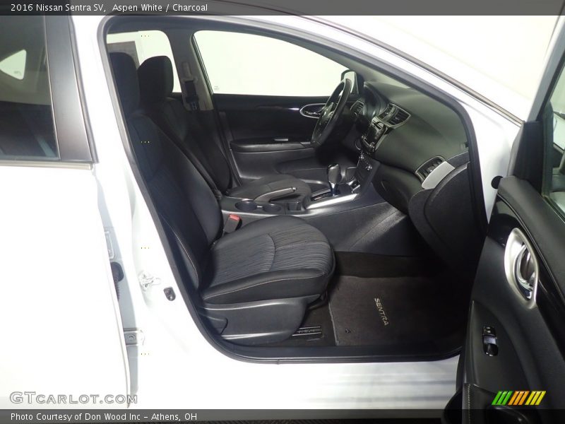 Aspen White / Charcoal 2016 Nissan Sentra SV